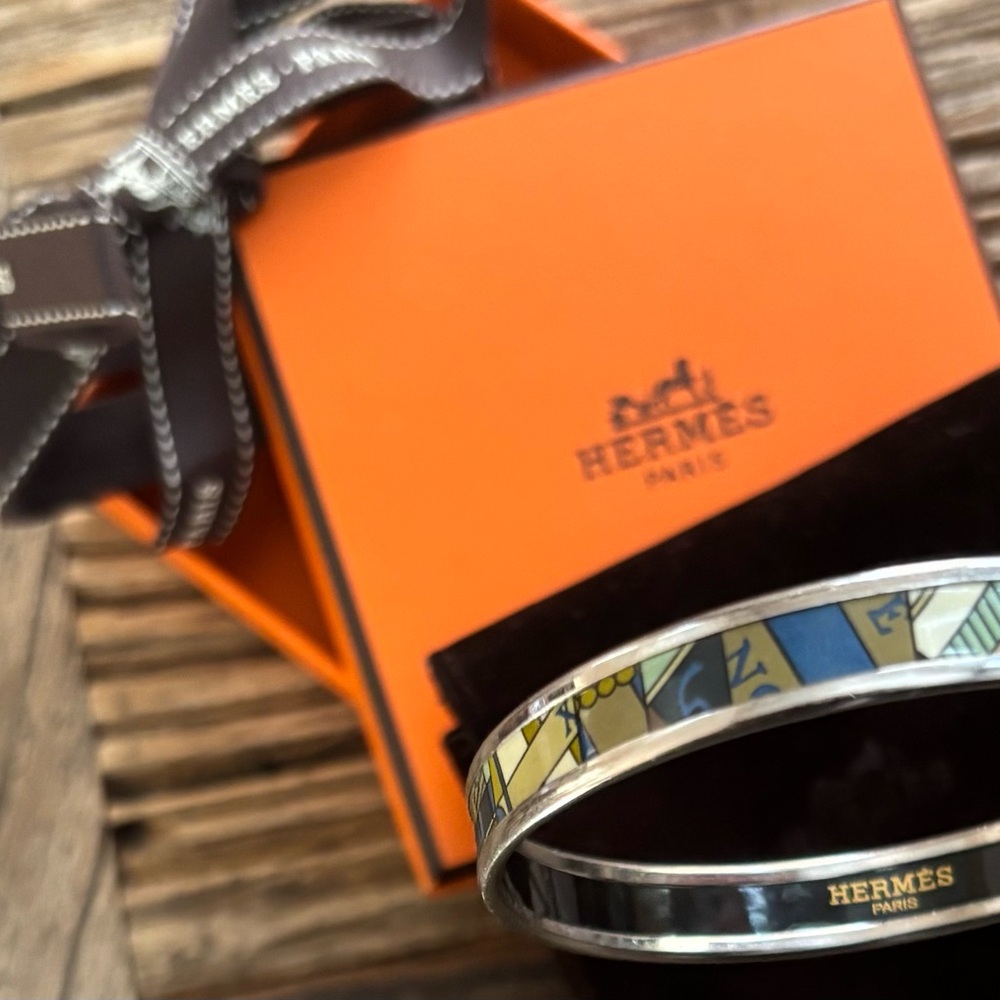 Retired Hermès 'Concours D'Etrier' bangle.